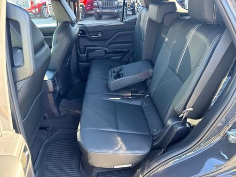 Used 2025 Toyota 4Runner Limited AWD/4WD image 5