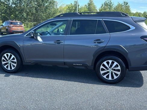 Used 2024 Subaru Outback Premium AWD/4WD image 11