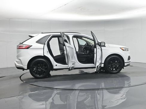 Used 2022 Ford Edge SE w/ Black Appearance Package AWD/4WD image 35