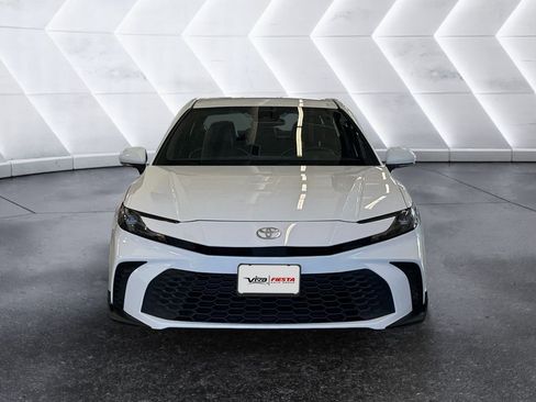 Used 2025 Toyota Camry SE image 2