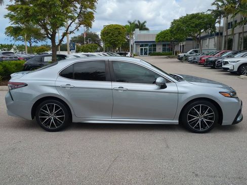 Used 2024 Toyota Camry SE FWD image 3
