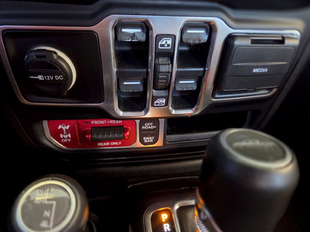 Used 2020 Jeep Gladiator Rubicon AWD/4WD image 39