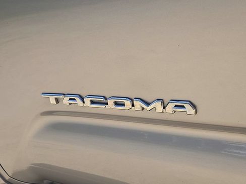 Used 2019 Toyota Tacoma SR5 AWD/4WD image 29