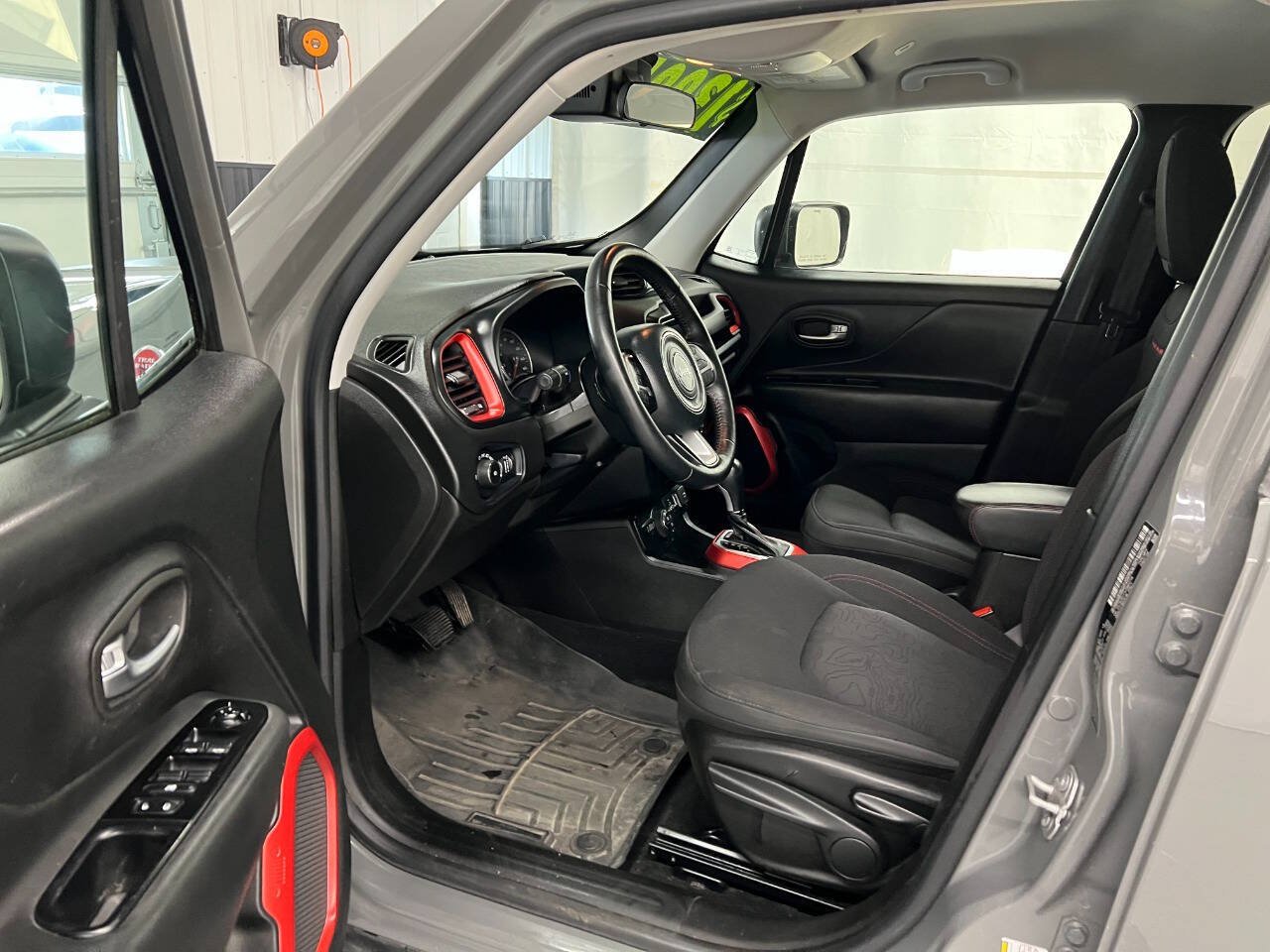 Used 2020 Jeep Renegade Trailhawk w/ Cold Weather Group AWD/4WD image 7