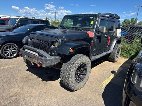 Used 2017 Jeep Wrangler Unlimited Sahara w/ Connectivity Group AWD/4WD image 1
