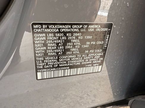 Used 2020 Volkswagen Atlas Cross Sport SEL R-Line image 28