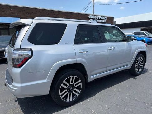 Used 2022 Toyota 4Runner Limited AWD/4WD image 6