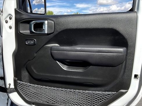 Certified 2022 Jeep Gladiator Mojave image 19