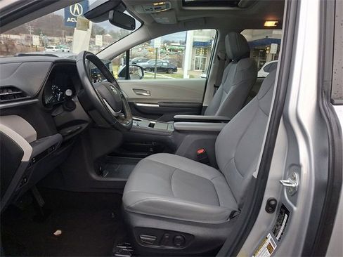 Used 2024 Toyota Sienna XLE image 13