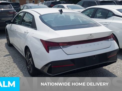 Used 2025 Hyundai Elantra SEL FWD image 4