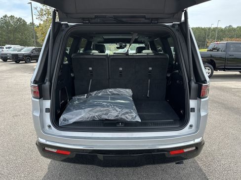 New 2025 Jeep Wagoneer 4WD w/ Premium Group I image 21