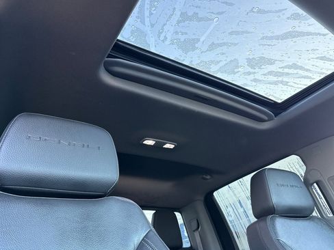 Used 2020 GMC Sierra 2500 Denali w/ Denali Ultimate Package image 17