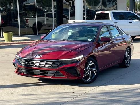Used 2025 Hyundai Elantra SEL image 9