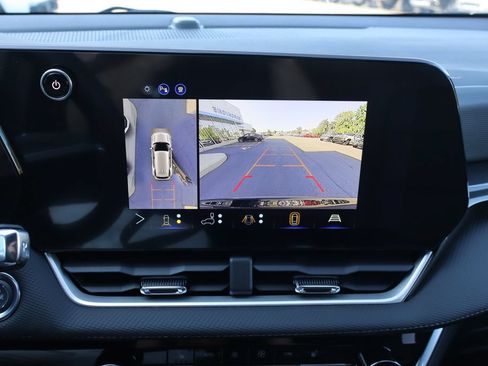 New 2027 Chevrolet Equinox LT w/ Convenience Package II FWD image 13