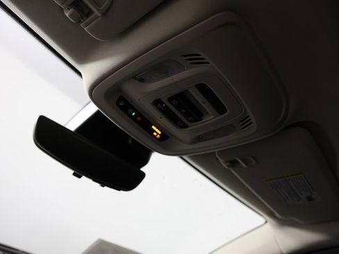 Used 2022 Buick Envision Avenir w/ Technology Package II image 20