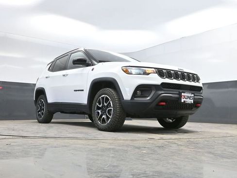 Used 2025 Jeep Compass Trailhawk image 47