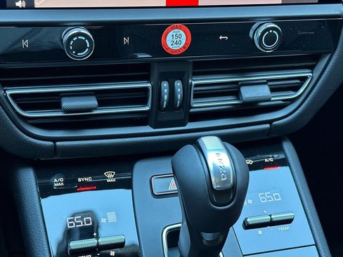 New 2026 Porsche Macan image 25