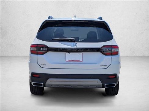 Used 2025 Honda Pilot Touring image 7