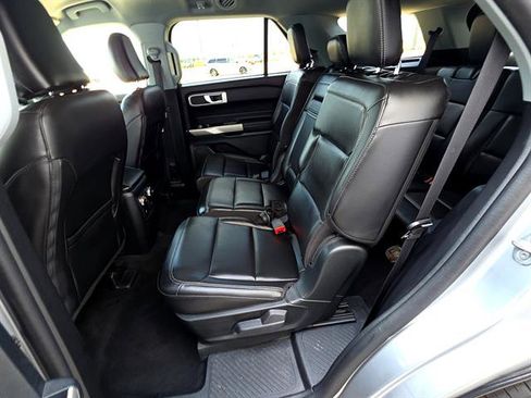Used 2023 Ford Explorer XLT w/ Equipment Group 202A RWD image 17