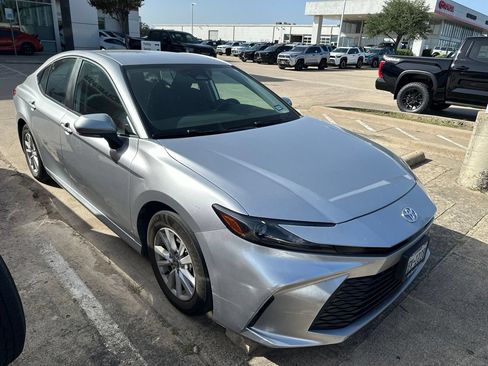 Used 2025 Toyota Camry LE w/ Convenience Package FWD image 2