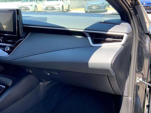 Used 2025 Toyota Corolla SE image 18