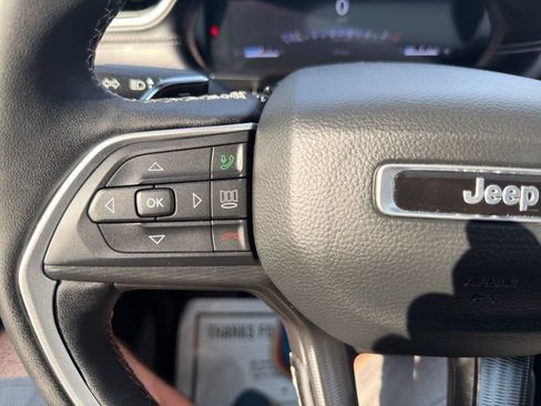 Used 2025 Jeep Grand Cherokee Altitude AWD/4WD image 25
