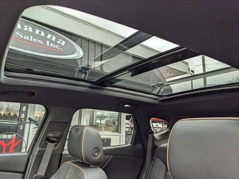 Used 2019 Chevrolet Blazer Premier w/ Sun and Wheels Package image 11