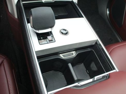 New 2026 Land Rover Range Rover SE image 15