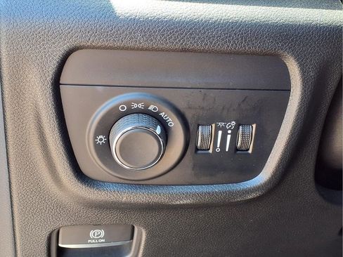 Used 2024 Jeep Grand Cherokee L Altitude AWD/4WD image 5