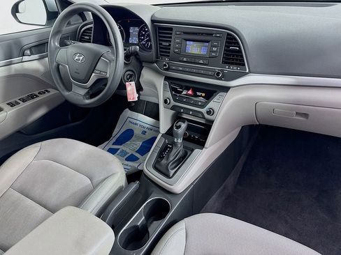 Used 2017 Hyundai Elantra SE image 32