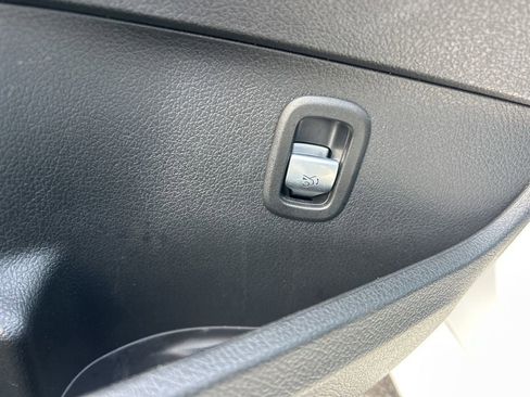 Used 2025 Mercedes-Benz C 300 Sedan image 34