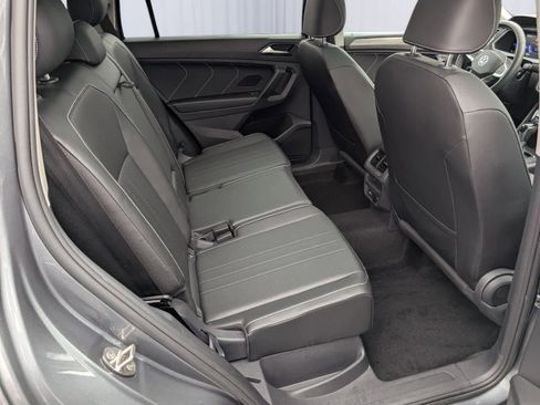 Used 2023 Volkswagen Tiguan SE image 9