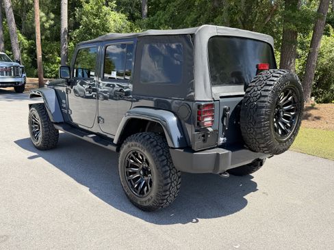 Used 2018 Jeep Wrangler Unlimited Sahara w/ Connectivity Group AWD/4WD image 31
