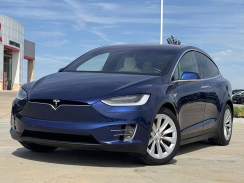Used 2016 Tesla Model X Performance AWD/4WD image 2