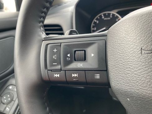 Used 2025 Nissan Rogue SV image 15