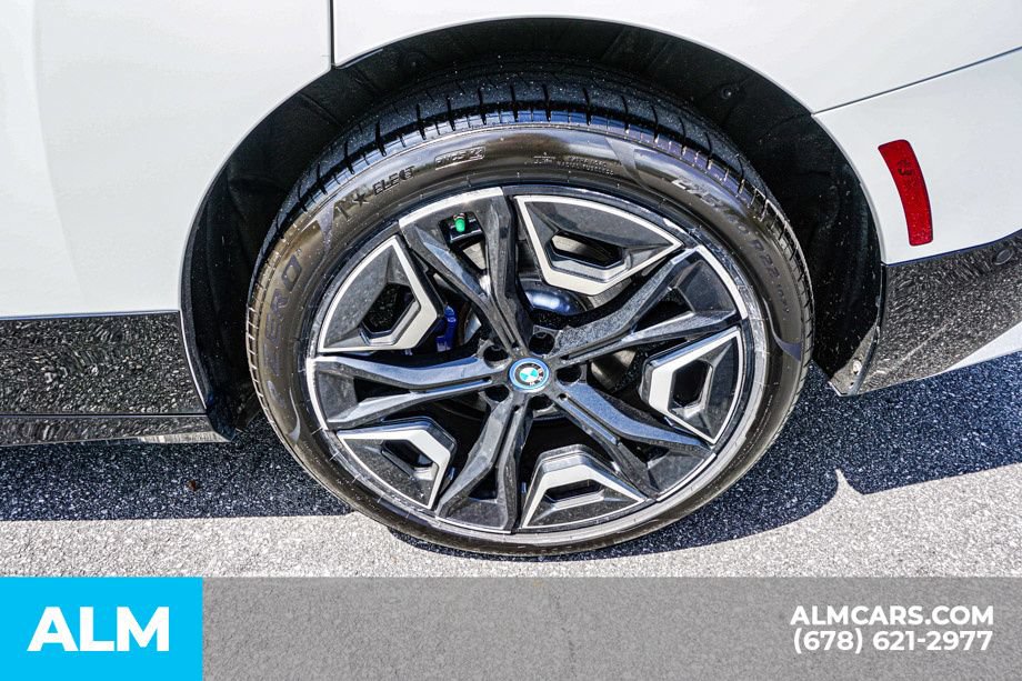 Used 2024 BMW iX xDrive50 w/ Sport Package AWD/4WD image 17