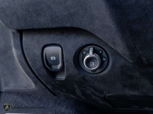 Used 2026 McLaren 750S RWD image 23