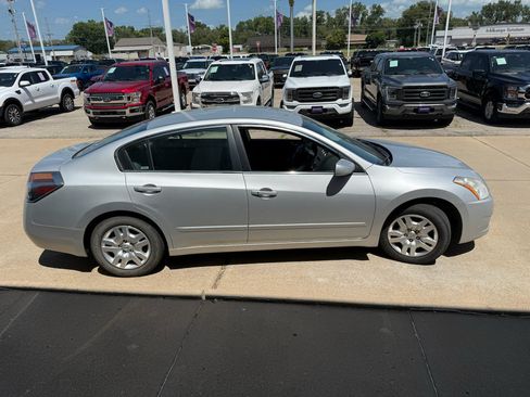 Used 2011 Nissan Altima 2.5 S FWD image 9