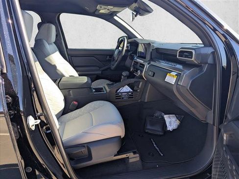 Used 2025 Toyota Tacoma SR5 AWD/4WD image 19
