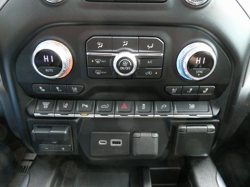 Used 2020 GMC Sierra 3500 Denali w/ Denali Ultimate Package image 31