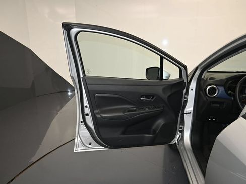 Used 2025 Nissan Versa SV FWD image 10