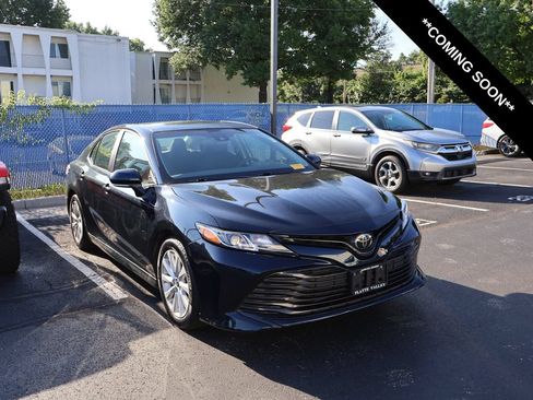 Used 2018 Toyota Camry LE w/ Convenience Package FWD image 1