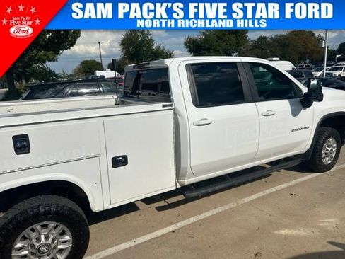 Used 2024 Chevrolet Silverado 2500 LT AWD/4WD image 9