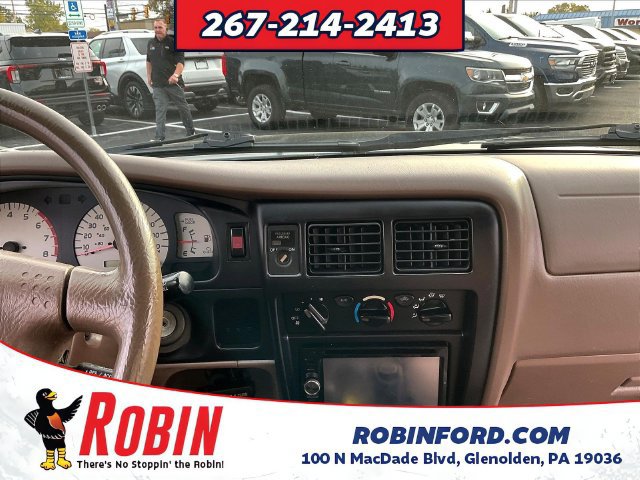 Used 2002 Toyota Tacoma 4x4 Xtracab V6 w/ SR5 Pkg w/ Chrome Pkg image 15