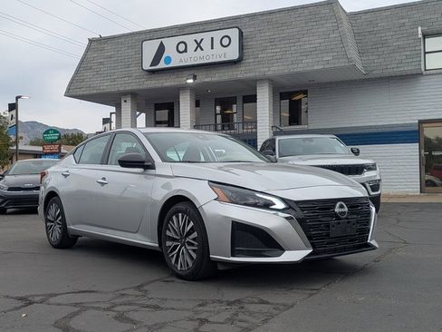 Used 2024 Nissan Altima 2.5 SV image 1