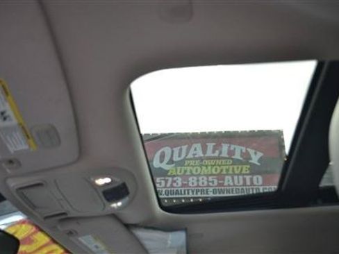 Used 2017 Chrysler Pacifica Limited w/ UConnect Theater Package FWD image 18