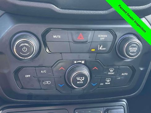 Used 2023 Jeep Renegade Latitude AWD/4WD image 18
