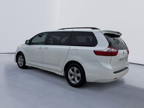 Used 2019 Toyota Sienna LE FWD image 5