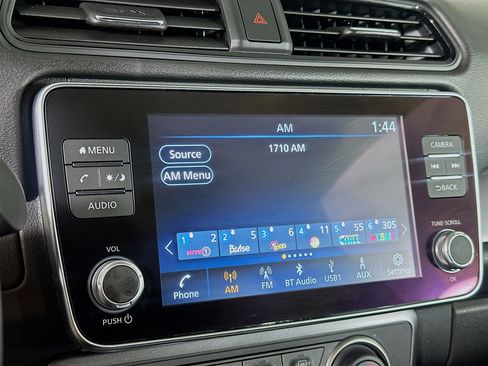 Used 2025 Nissan Leaf S image 21