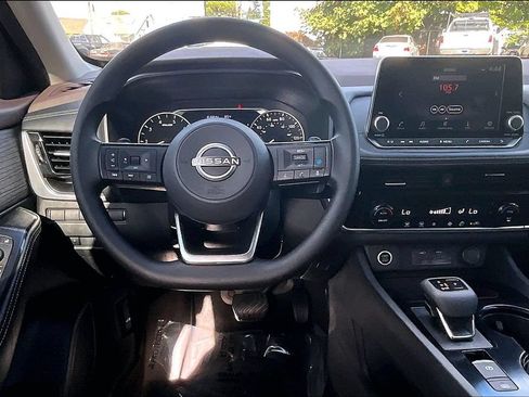 Used 2022 Nissan Rogue SV AWD/4WD image 7